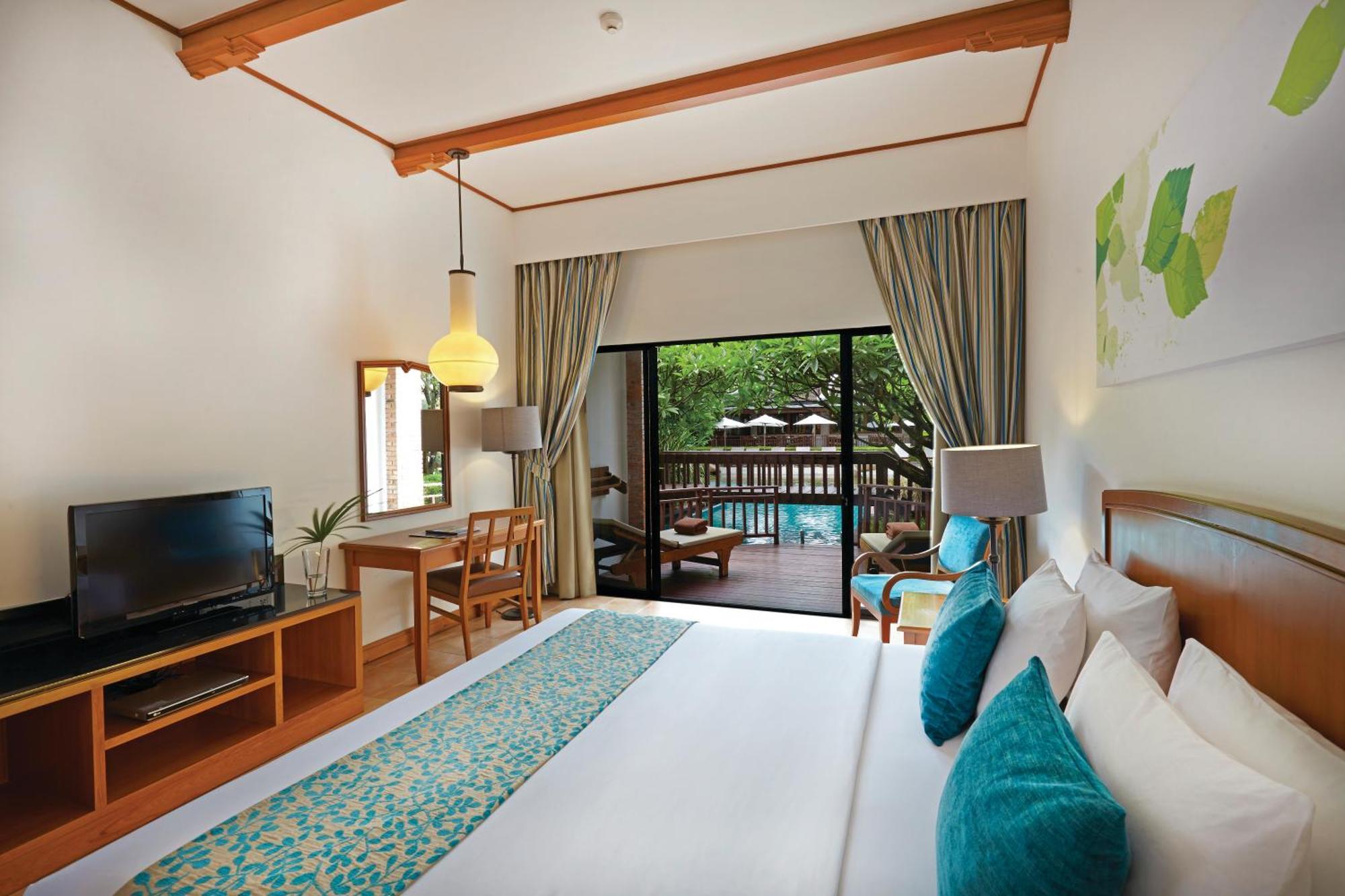 Deluxe Double or Twin Room with Pool Access